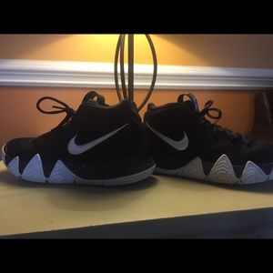 Kyrie 4 Black/White Men’s 8